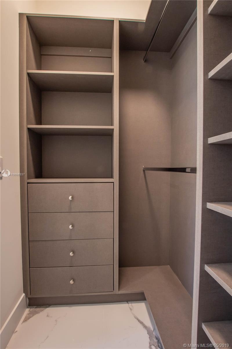 EIGHTH ADDN TO ROYAL OAKS - Residential