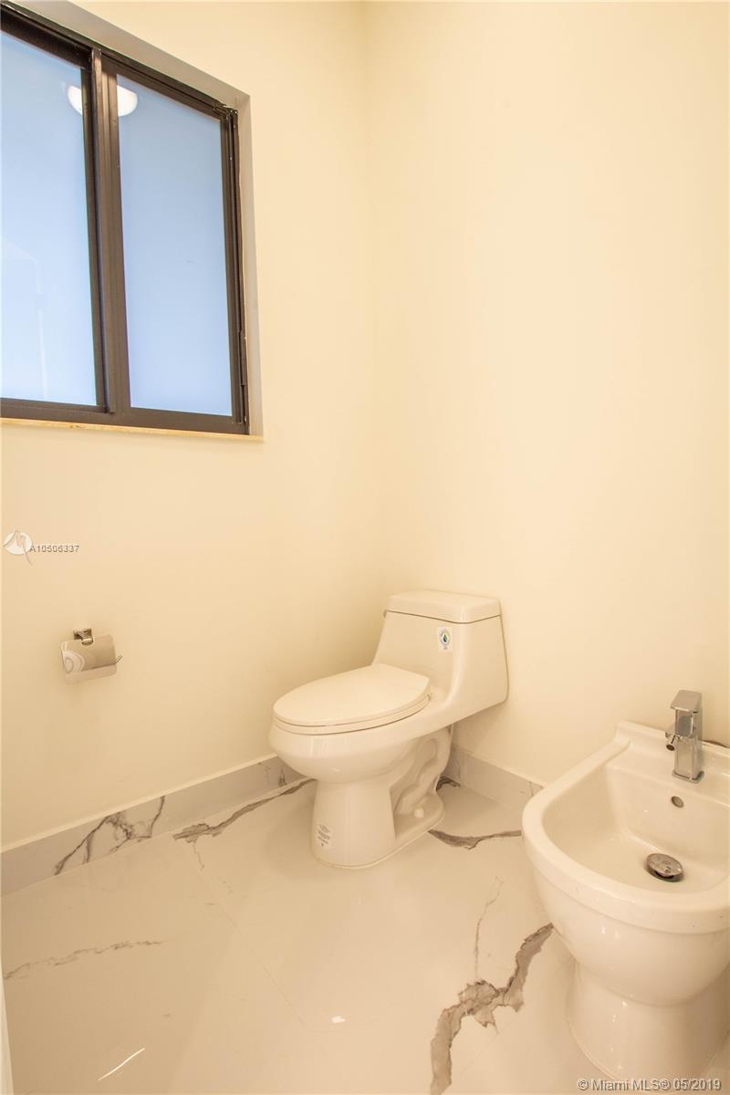 EIGHTH ADDN TO ROYAL OAKS - Residential