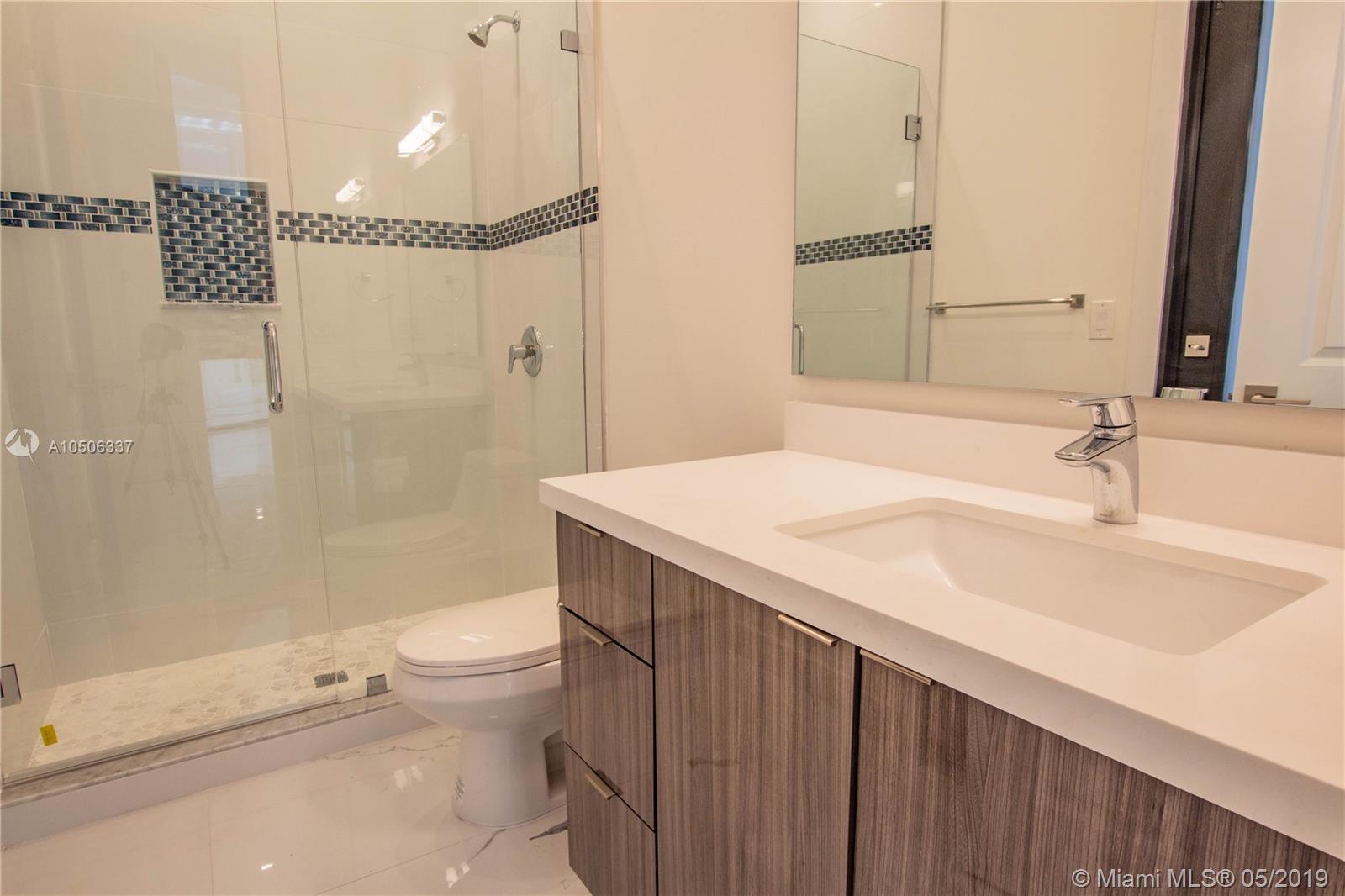 EIGHTH ADDN TO ROYAL OAKS - Residential