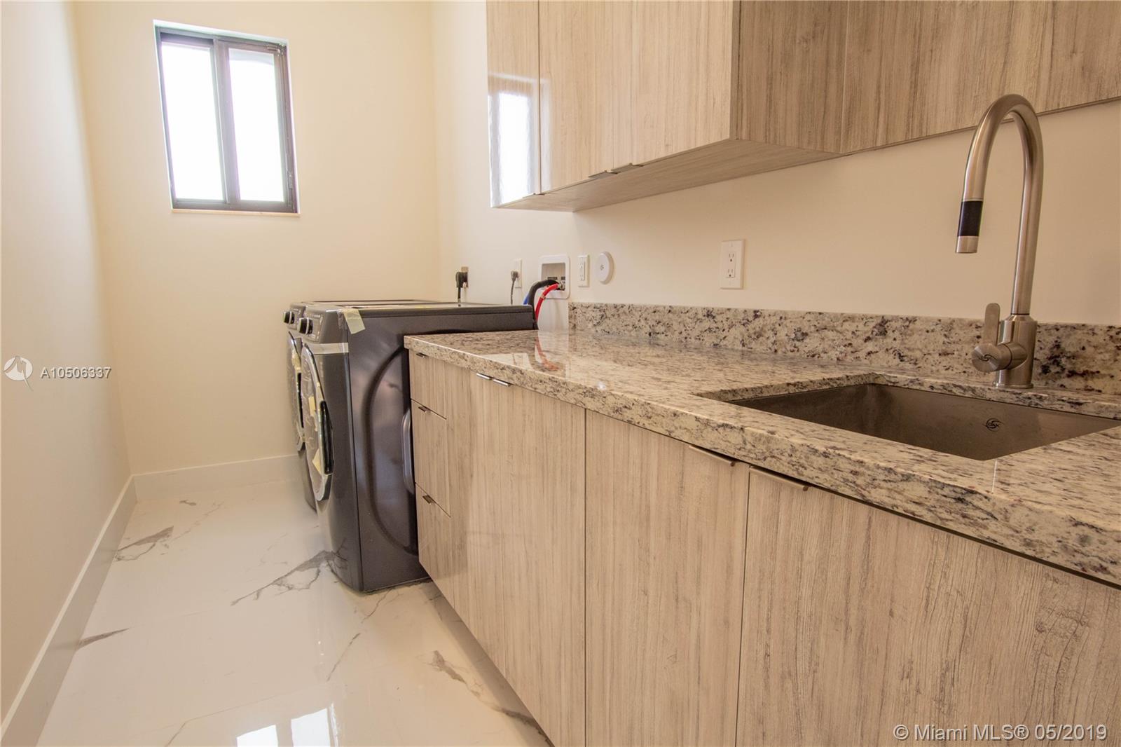 EIGHTH ADDN TO ROYAL OAKS - Residential