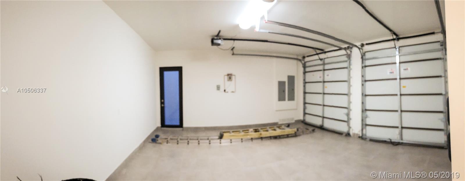 EIGHTH ADDN TO ROYAL OAKS - Residential