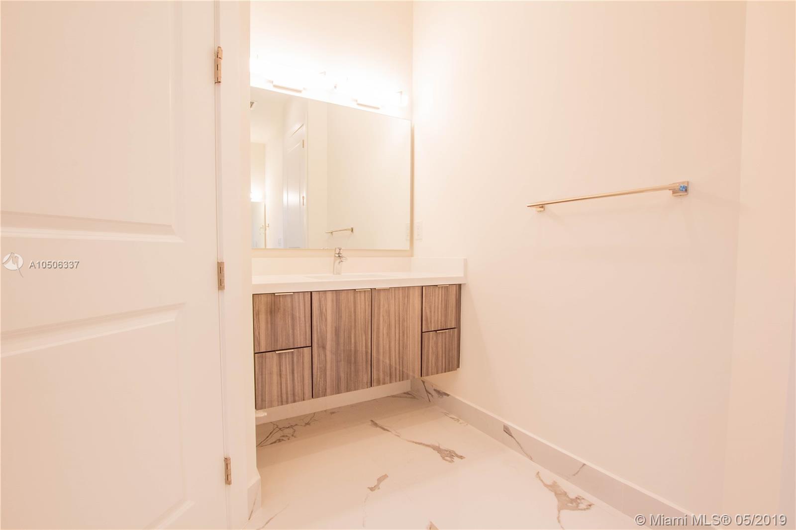 EIGHTH ADDN TO ROYAL OAKS - Residential