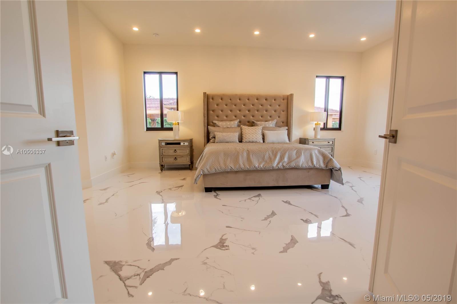 EIGHTH ADDN TO ROYAL OAKS - Residential