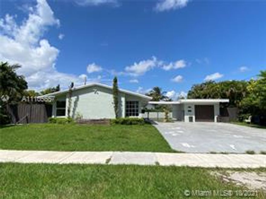 2 bedroom 1 bath single family house in safe neighborhood. Close to Turnpike, near Kendall Regional Hospital and just 5 minutes from FIU. This home has been fully remodeled, tiled throughout, updated white kitchen with modern backsplash and stainless steel appliances.  Ample space in both bedrooms and plenty of natural lighting.  The backyard, side terrace and covered terrace provide great outdoor spaces for bbq's and entertaining.  There is parking for 4 vehicles on the driveway. Washer and Dryer included inside the house. Tenants are responsible for lawn care and all utilities.
The detached garage is NOT included, it is an efficiency with its own private entrance and it does not share any walls with the main house. *Efficiency is also listed for rent.
