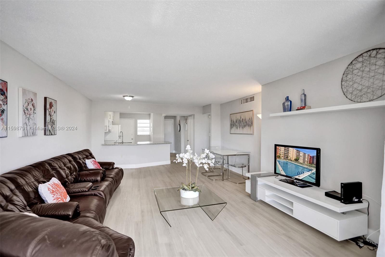 JADE WINDS GROUP - - Residential