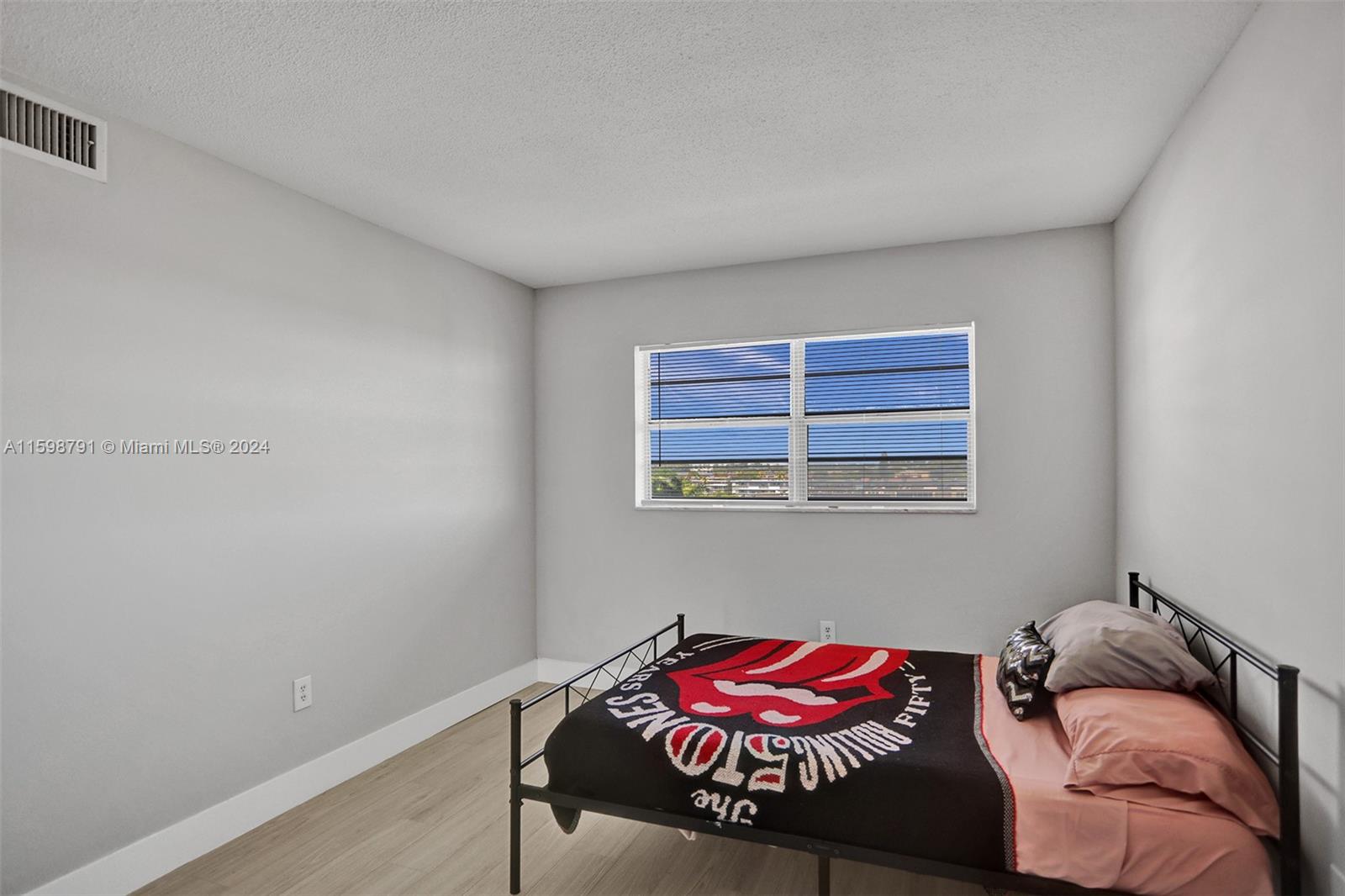 JADE WINDS GROUP - - Residential