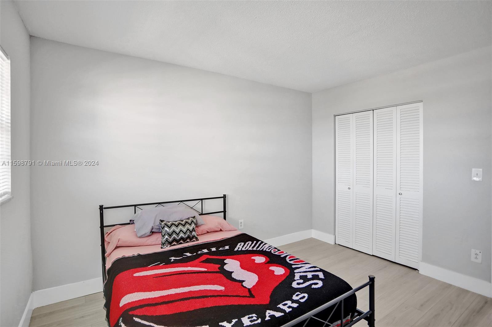 JADE WINDS GROUP - - Residential