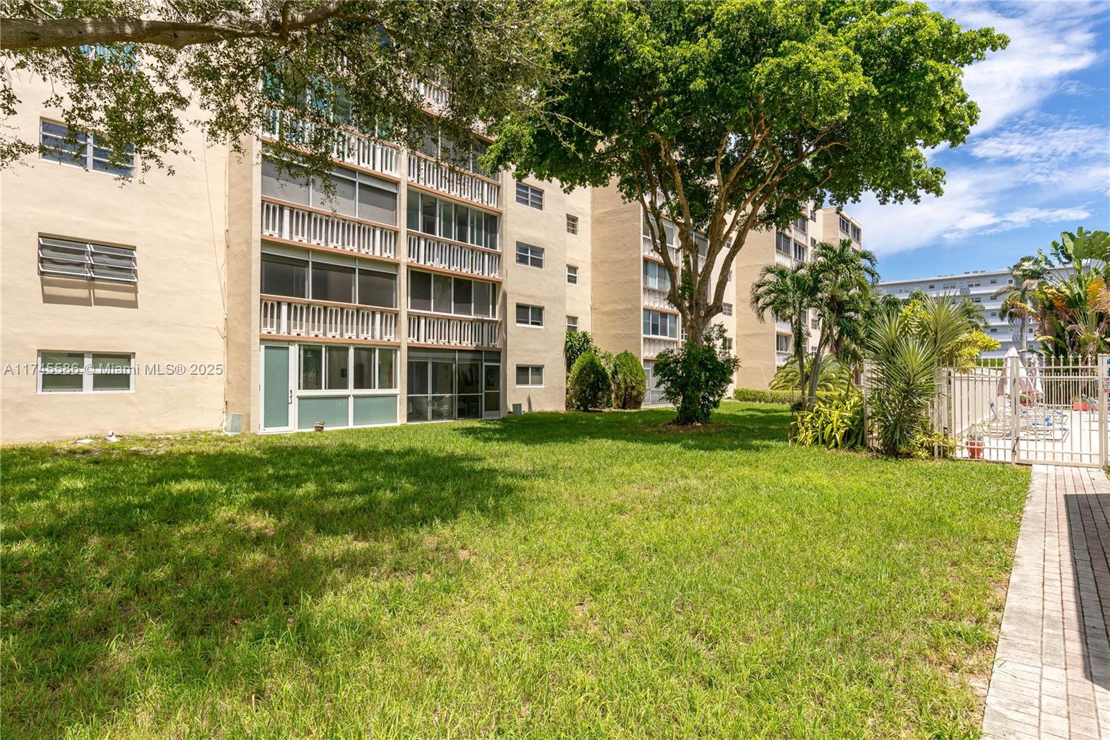 MEADOWBROOK - Residential