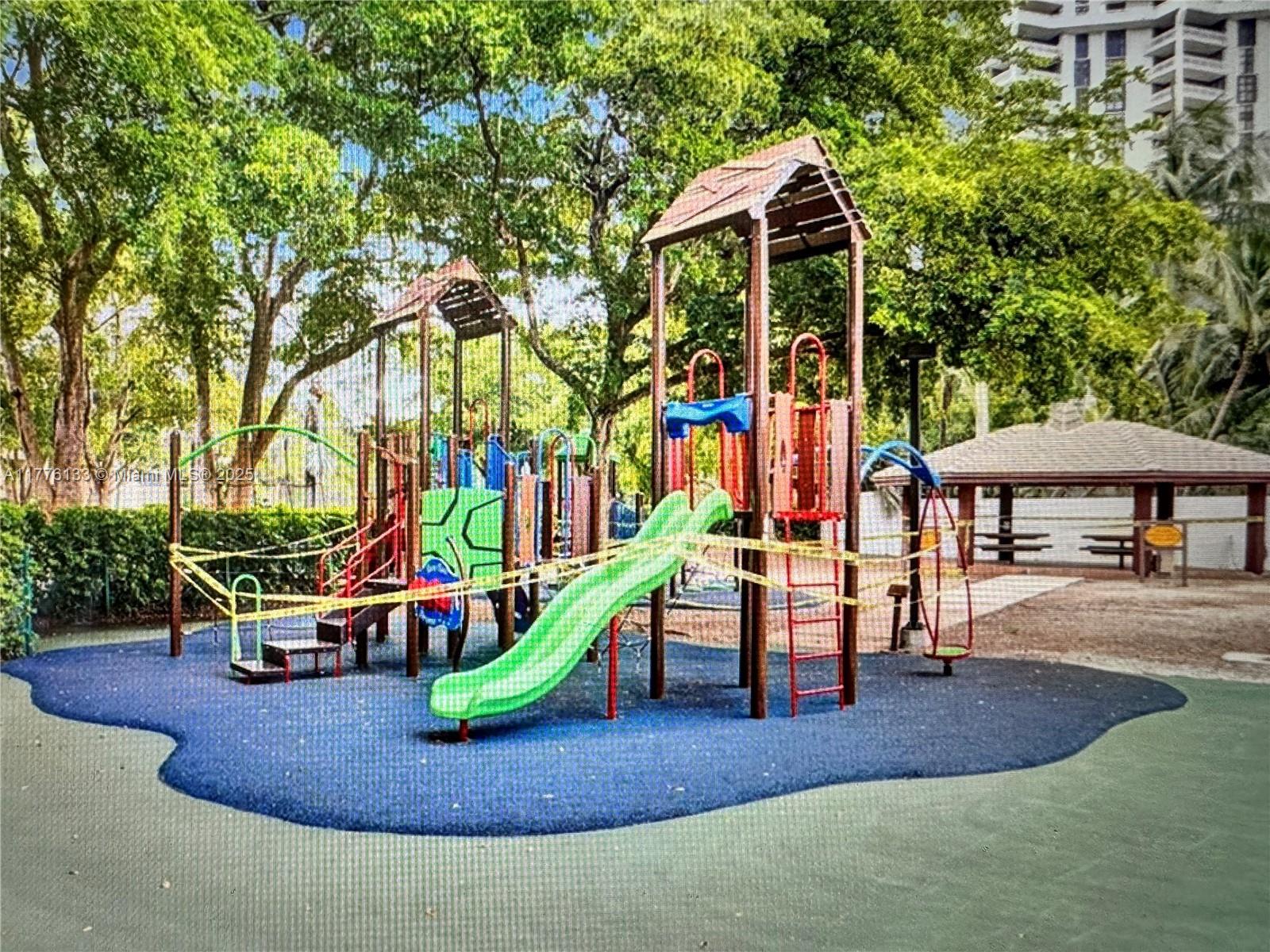 TOWERS OF QUAYSIDE CONDO - Residential