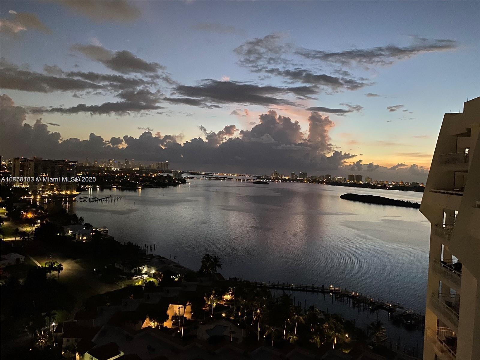 TOWERS OF QUAYSIDE CONDO - Residential