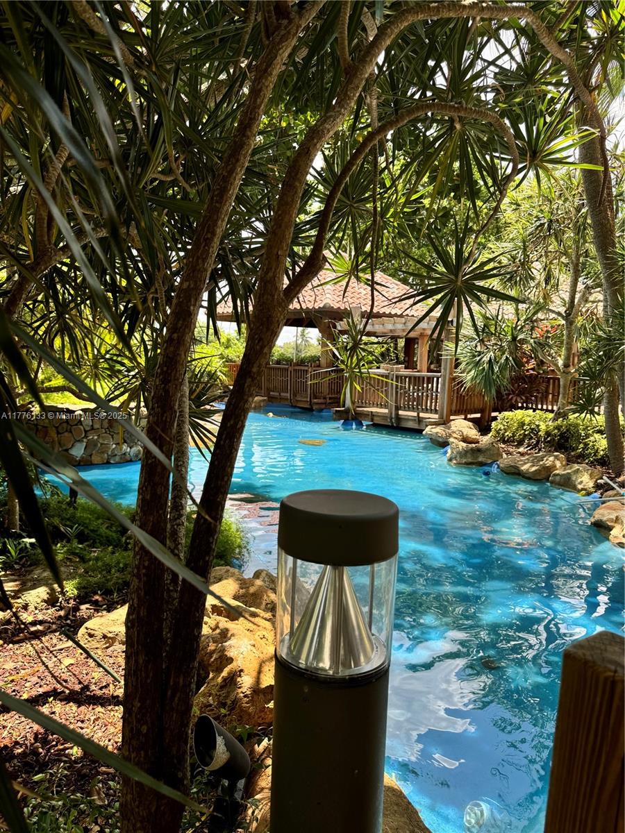 TOWERS OF QUAYSIDE CONDO - Residential