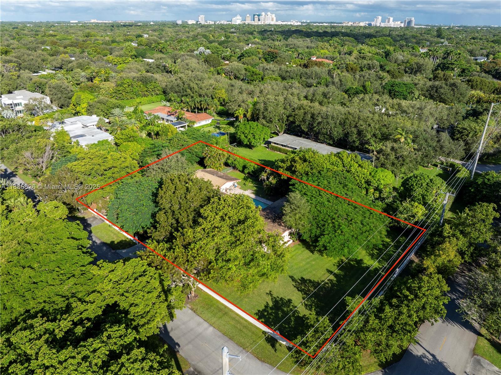 6201 SW 114th St, Pinecrest, FL, 33156/$2,995,000 2 6201 SW 114th St