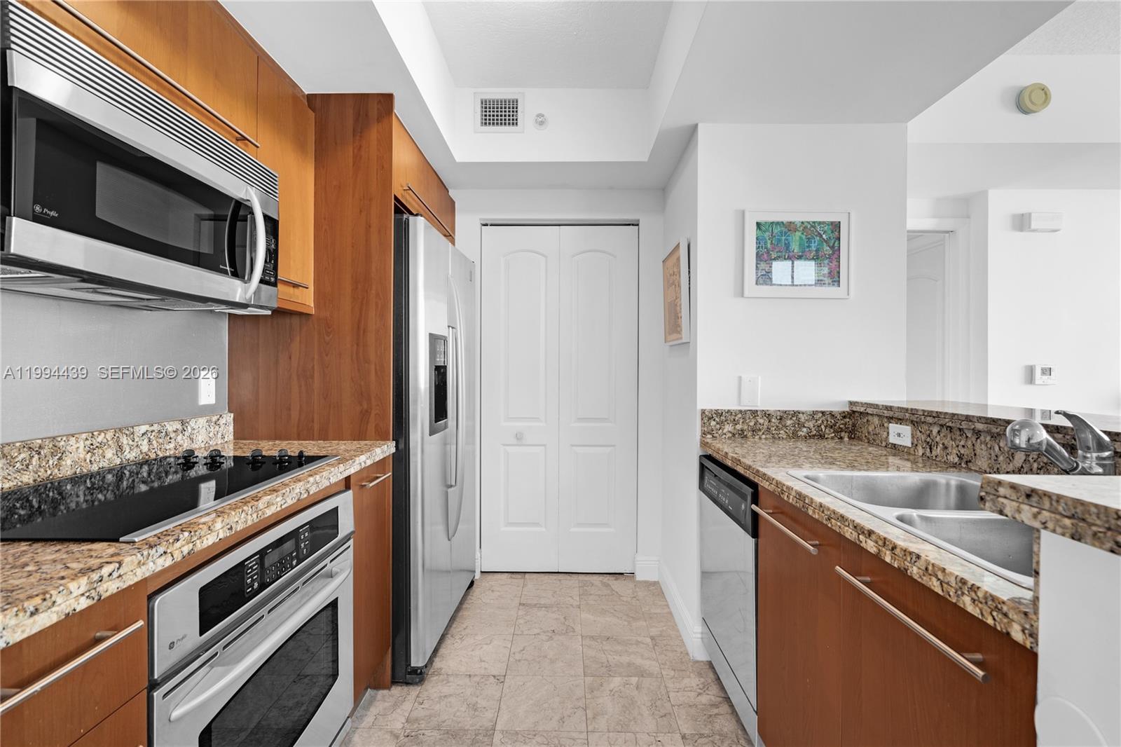 THE COSMOPOLITAN RESIDENC - Residential Lease