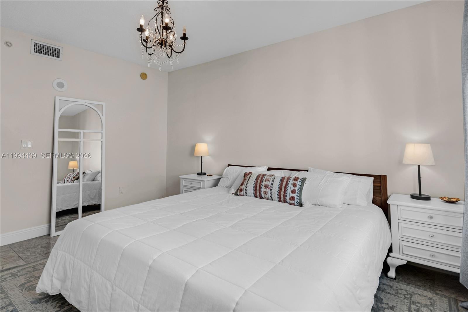 THE COSMOPOLITAN RESIDENC - Residential Lease