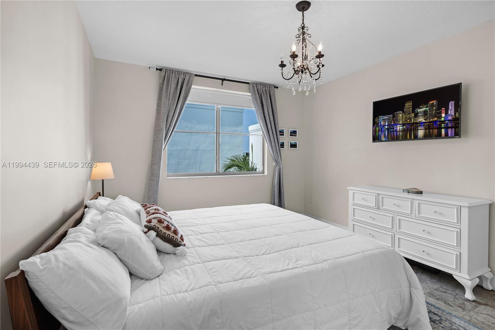 THE COSMOPOLITAN RESIDENC - Residential Lease