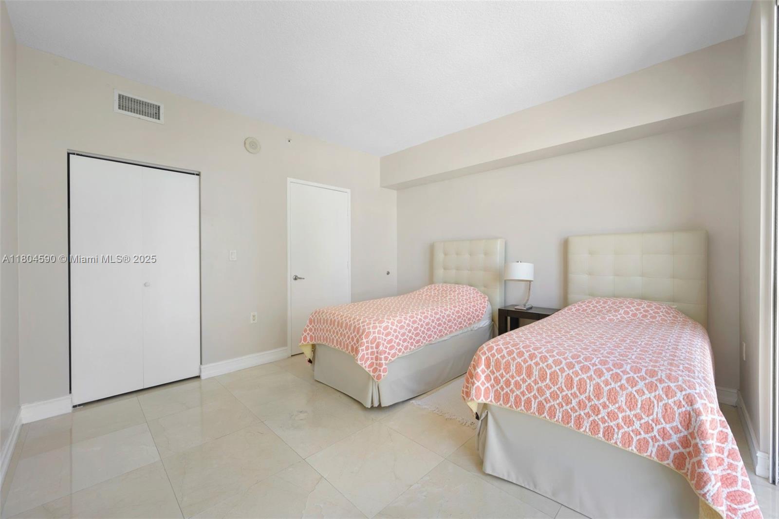 SAYAN CONDO - Residential