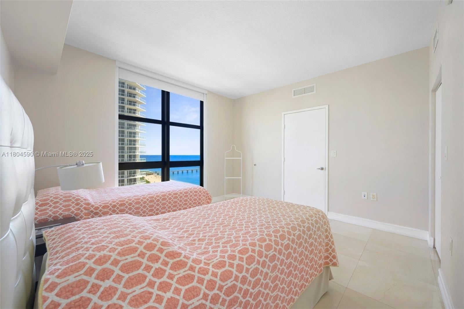 SAYAN CONDO - Residential