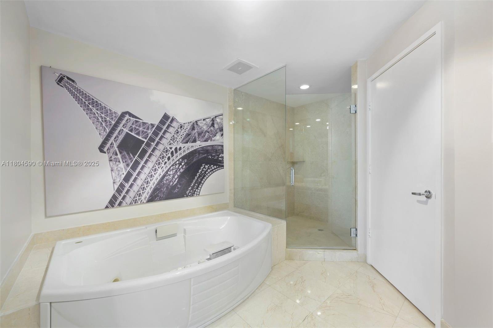 SAYAN CONDO - Residential