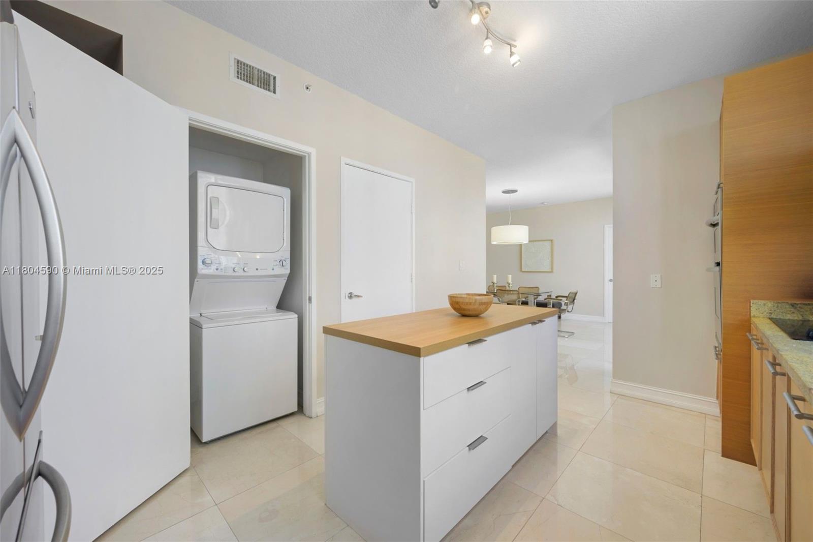 SAYAN CONDO - Residential