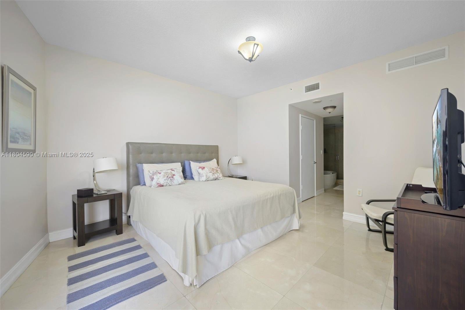 SAYAN CONDO - Residential