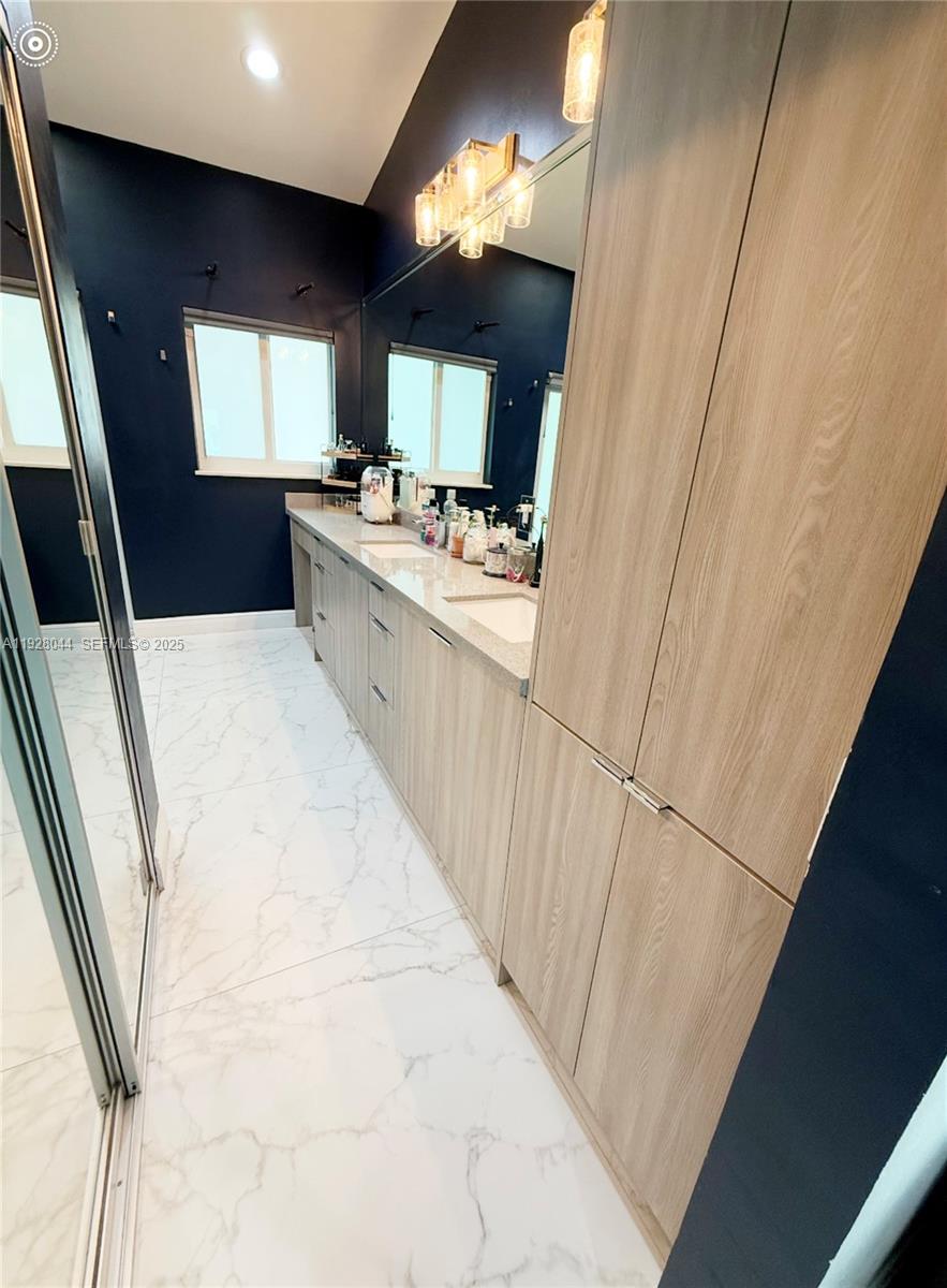 HAWKES BLUFF - Residential