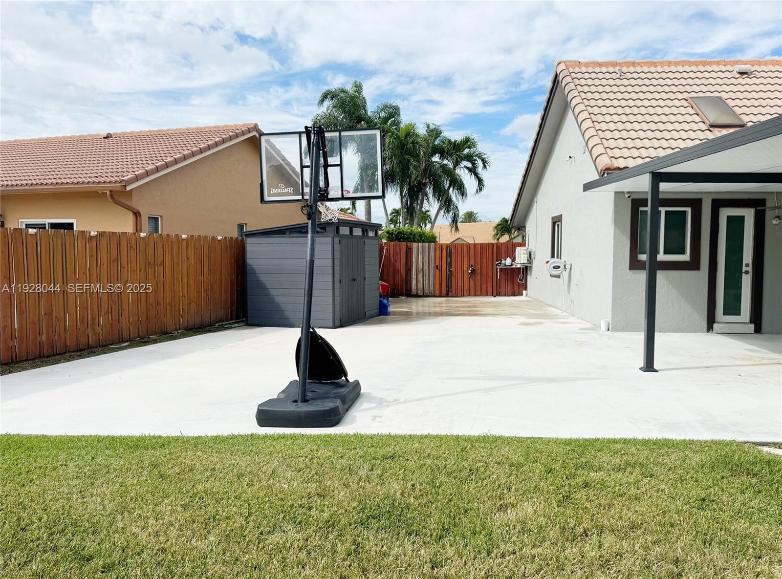 HAWKES BLUFF - Residential