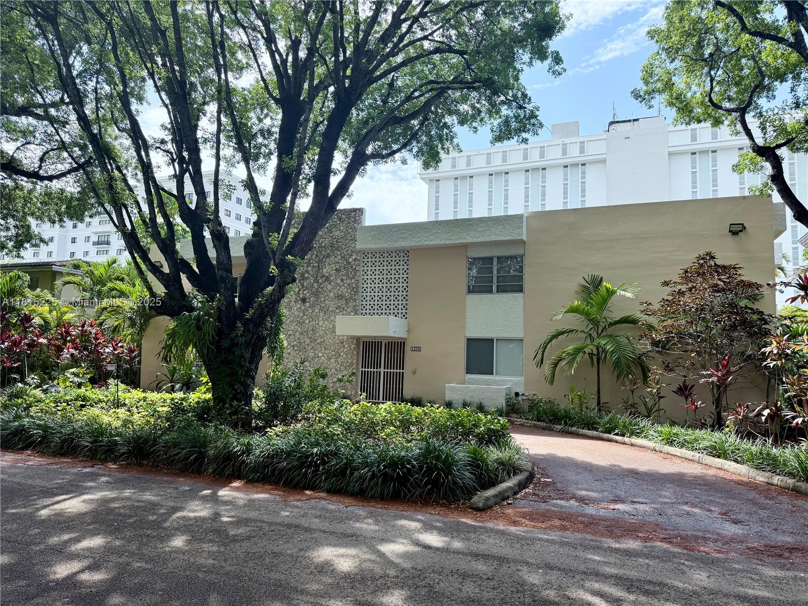 1235 Mariposa Ave 7, Coral Gables, Broward County, Florida - 2 Bedrooms  
2 Bathrooms - 