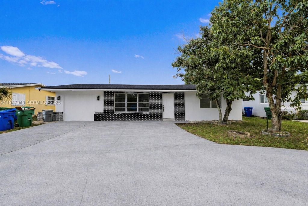 Photo of 2701 Nassau Dr, Miramar, FL 33023 (MLS # A11947940)
