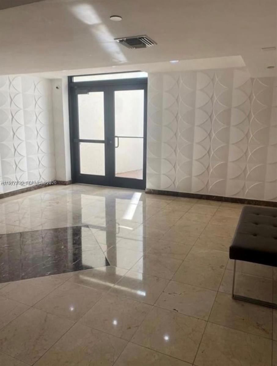 PLAZA OF AMERICAS CONDO P - Residential Lease