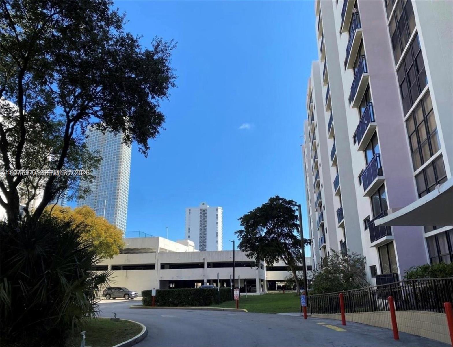 PLAZA OF AMERICAS CONDO P - Residential Lease