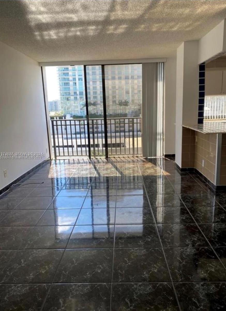 PLAZA OF AMERICAS CONDO P - Residential Lease