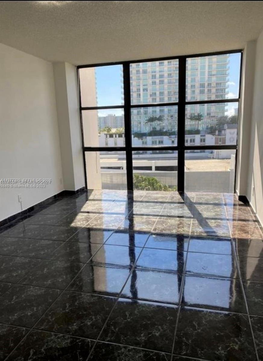 PLAZA OF AMERICAS CONDO P - Residential Lease