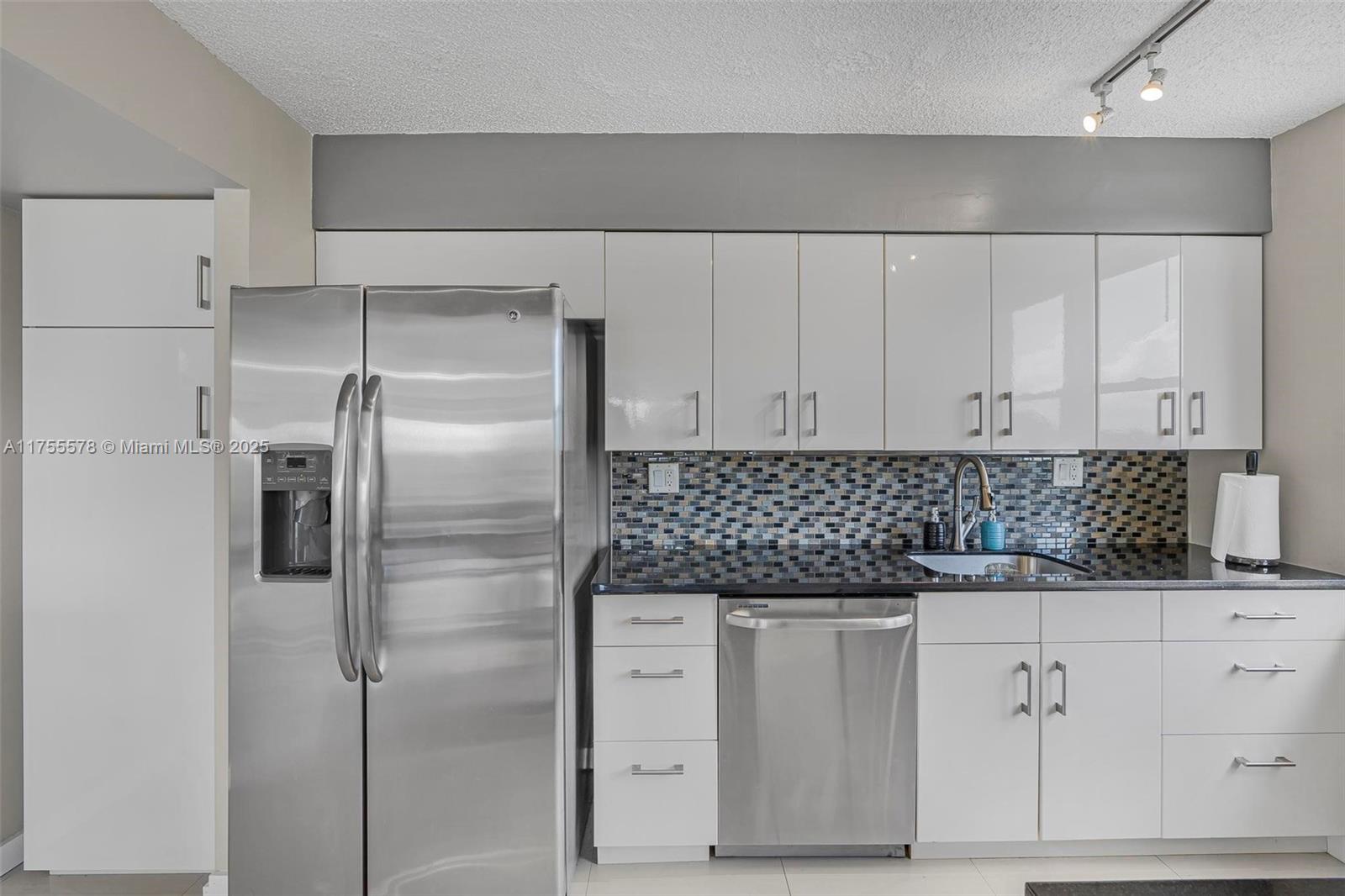 CONDOMINIUM 8 OF ENVIRON - Residential