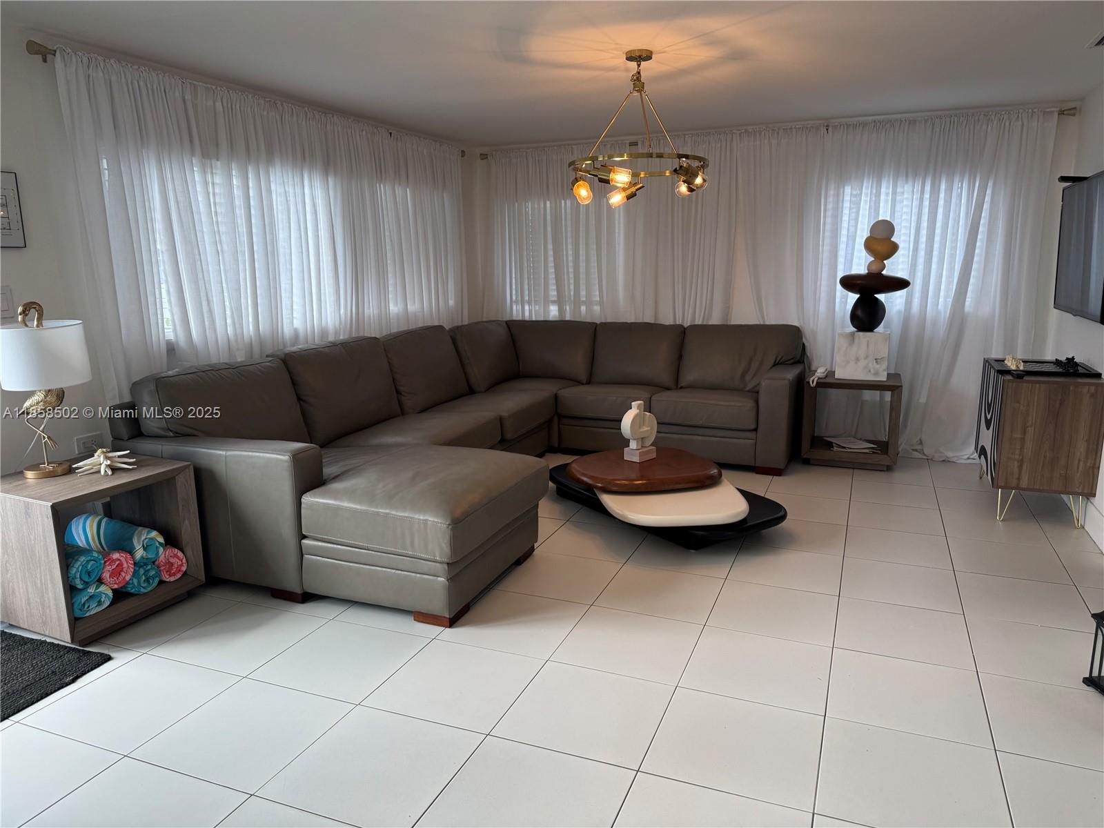 VENICE - Residential Lease