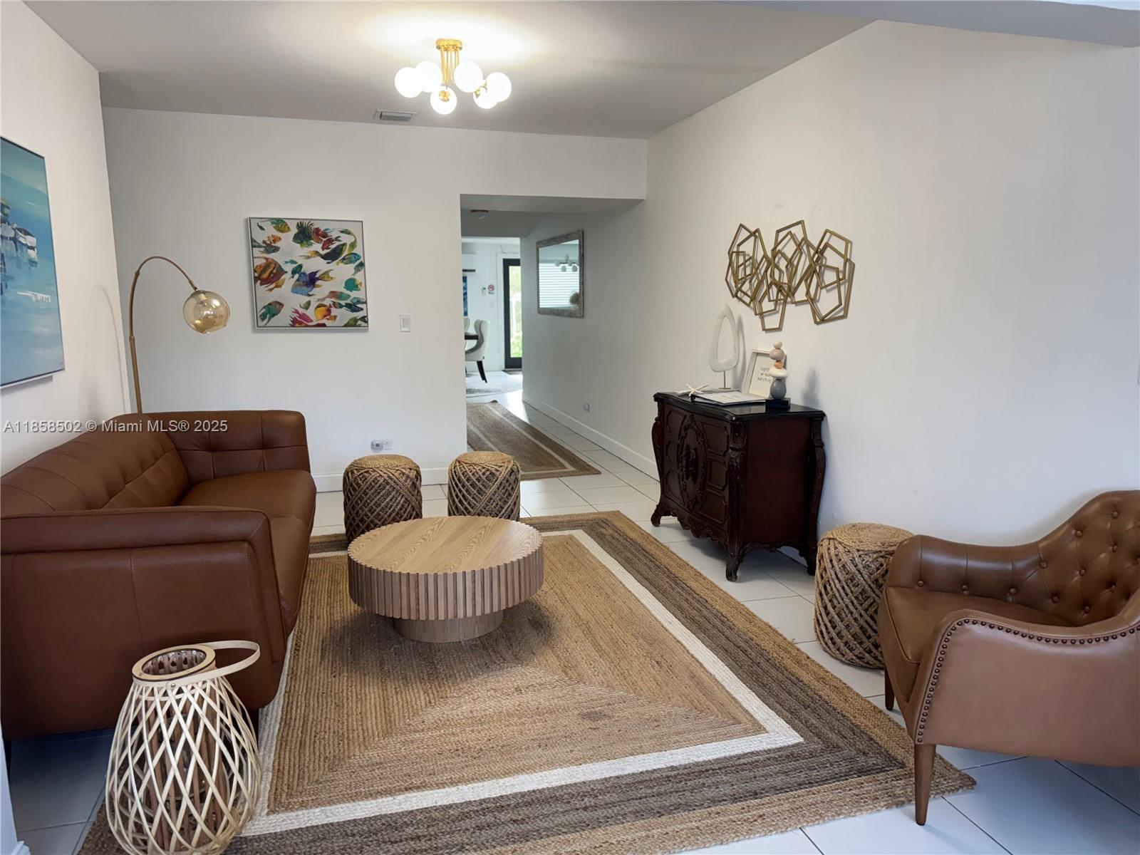 VENICE - Residential Lease