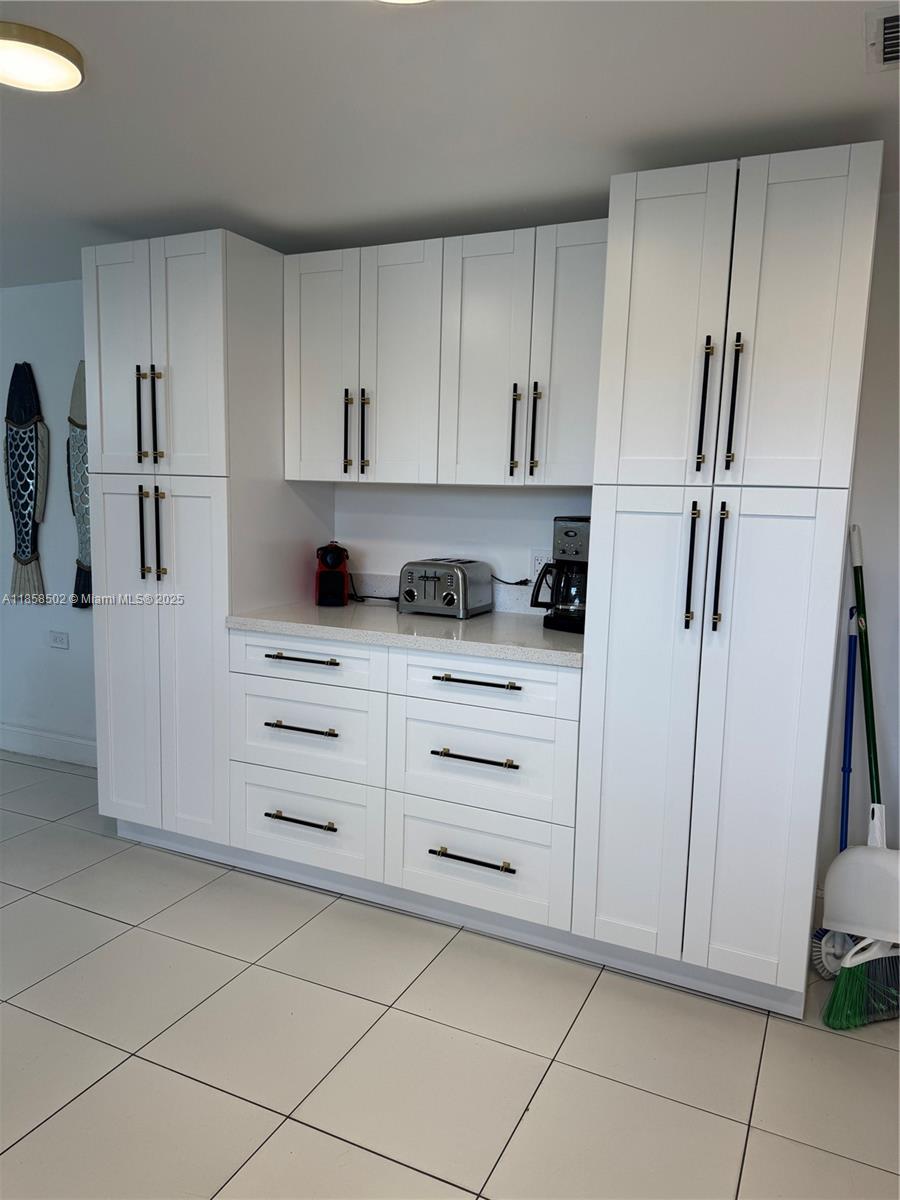 VENICE - Residential Lease