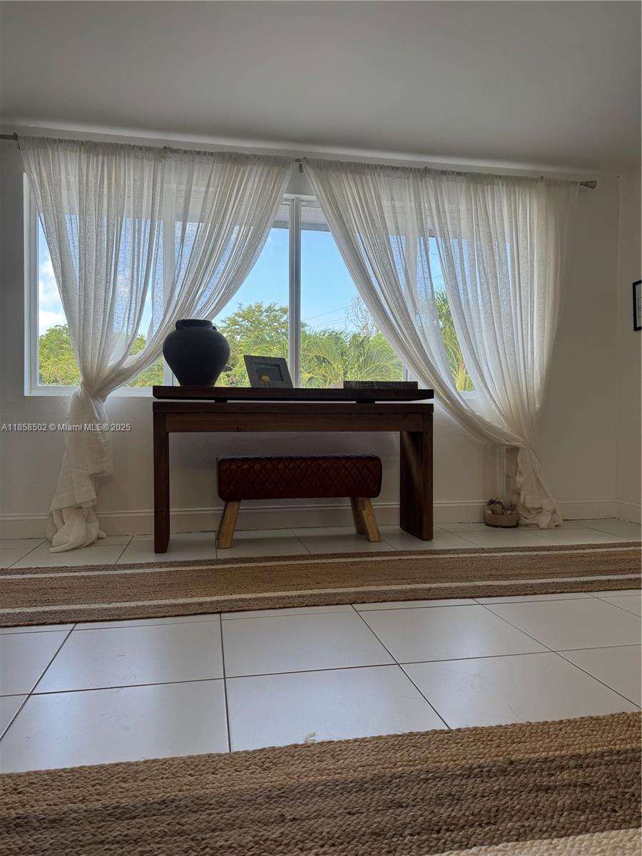 VENICE - Residential Lease