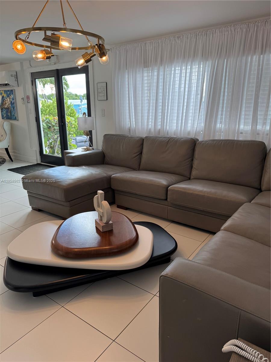 VENICE - Residential Lease