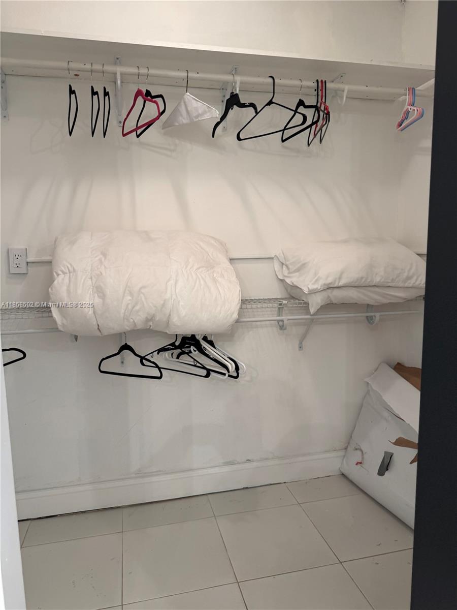 VENICE - Residential Lease