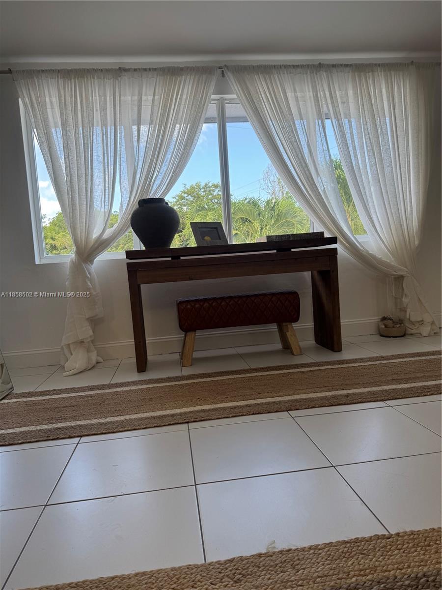 VENICE - Residential Lease