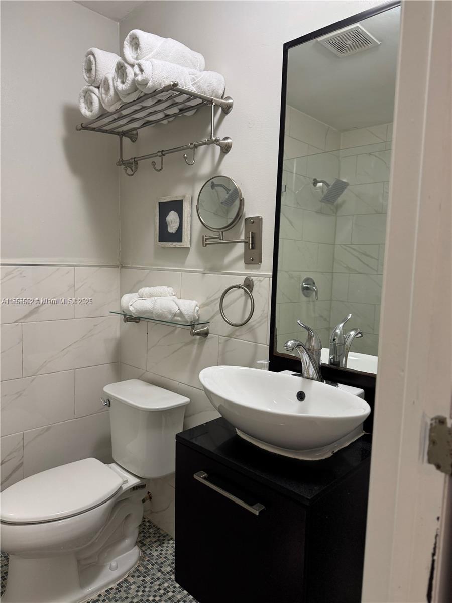 VENICE - Residential Lease