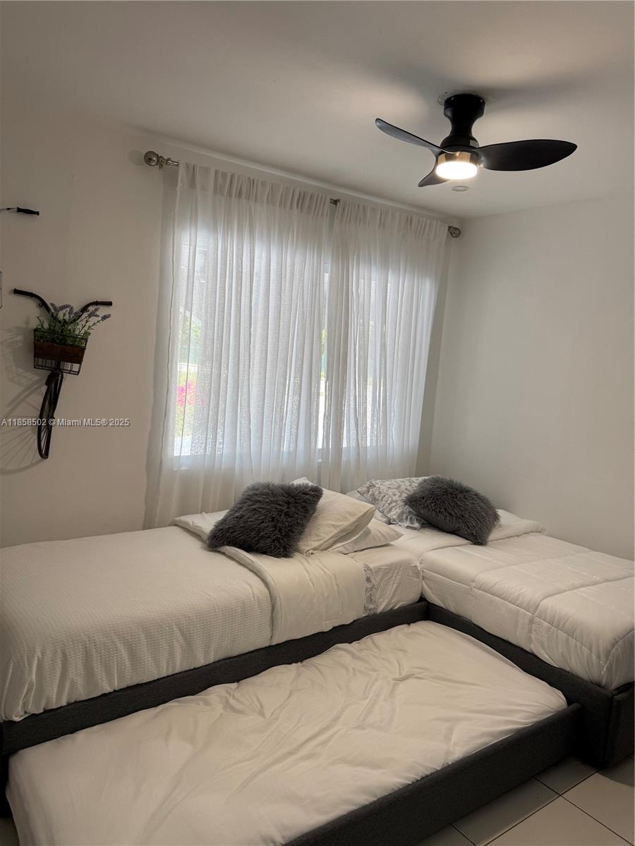 VENICE - Residential Lease