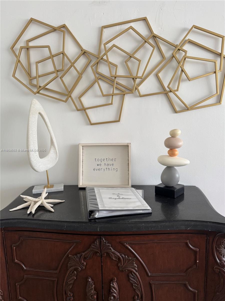 VENICE - Residential Lease