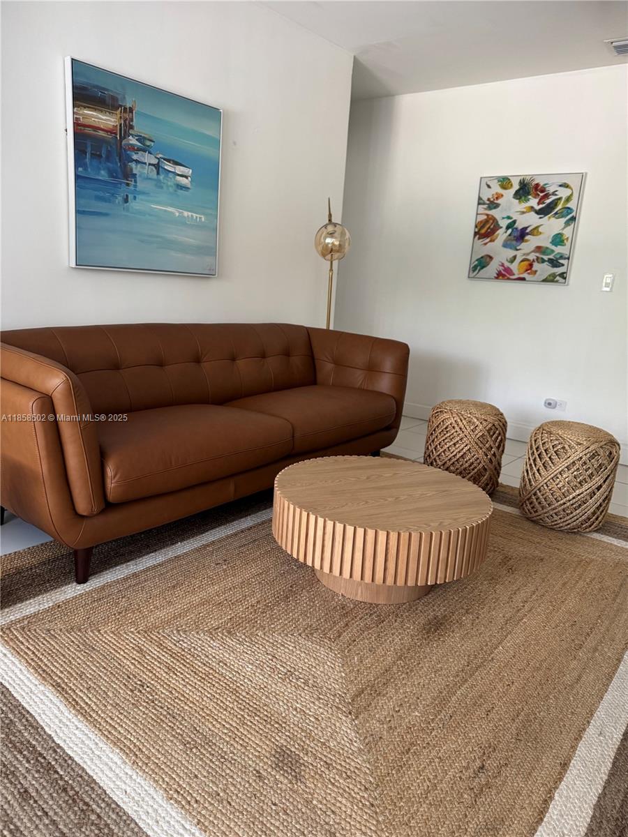 VENICE - Residential Lease