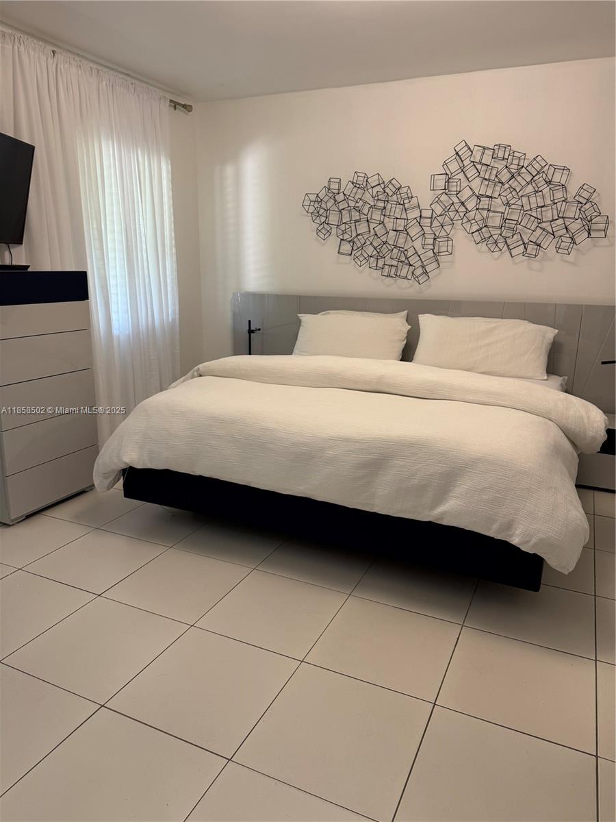 VENICE - Residential Lease