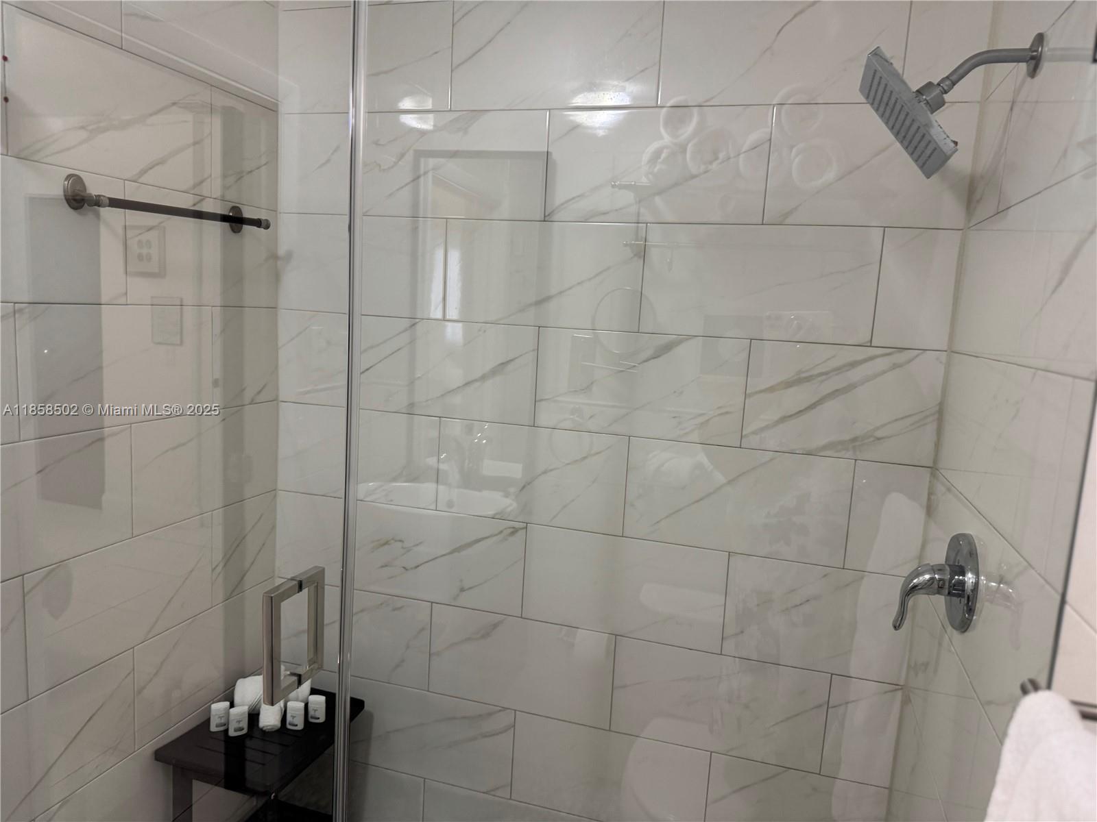 VENICE - Residential Lease