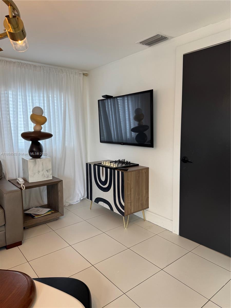 VENICE - Residential Lease