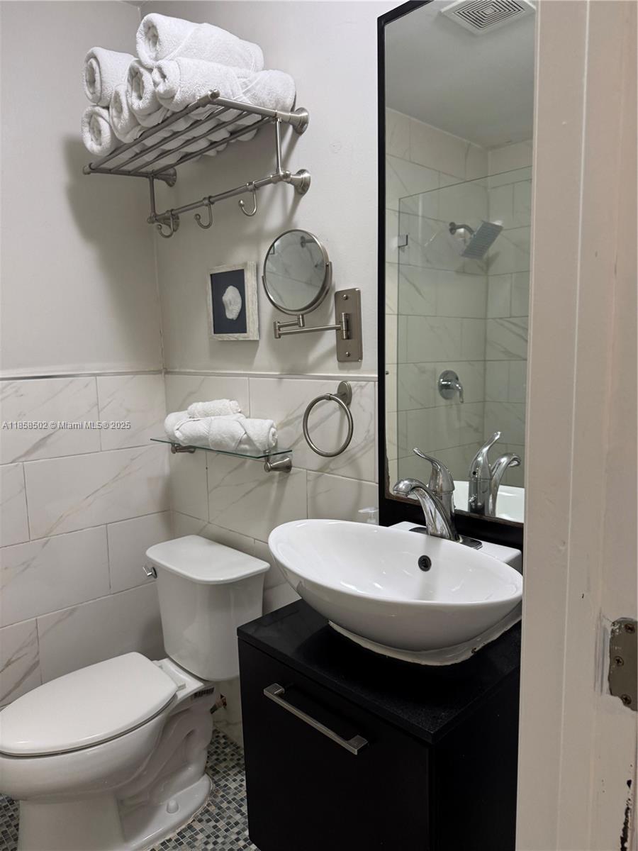 VENICE - Residential Lease