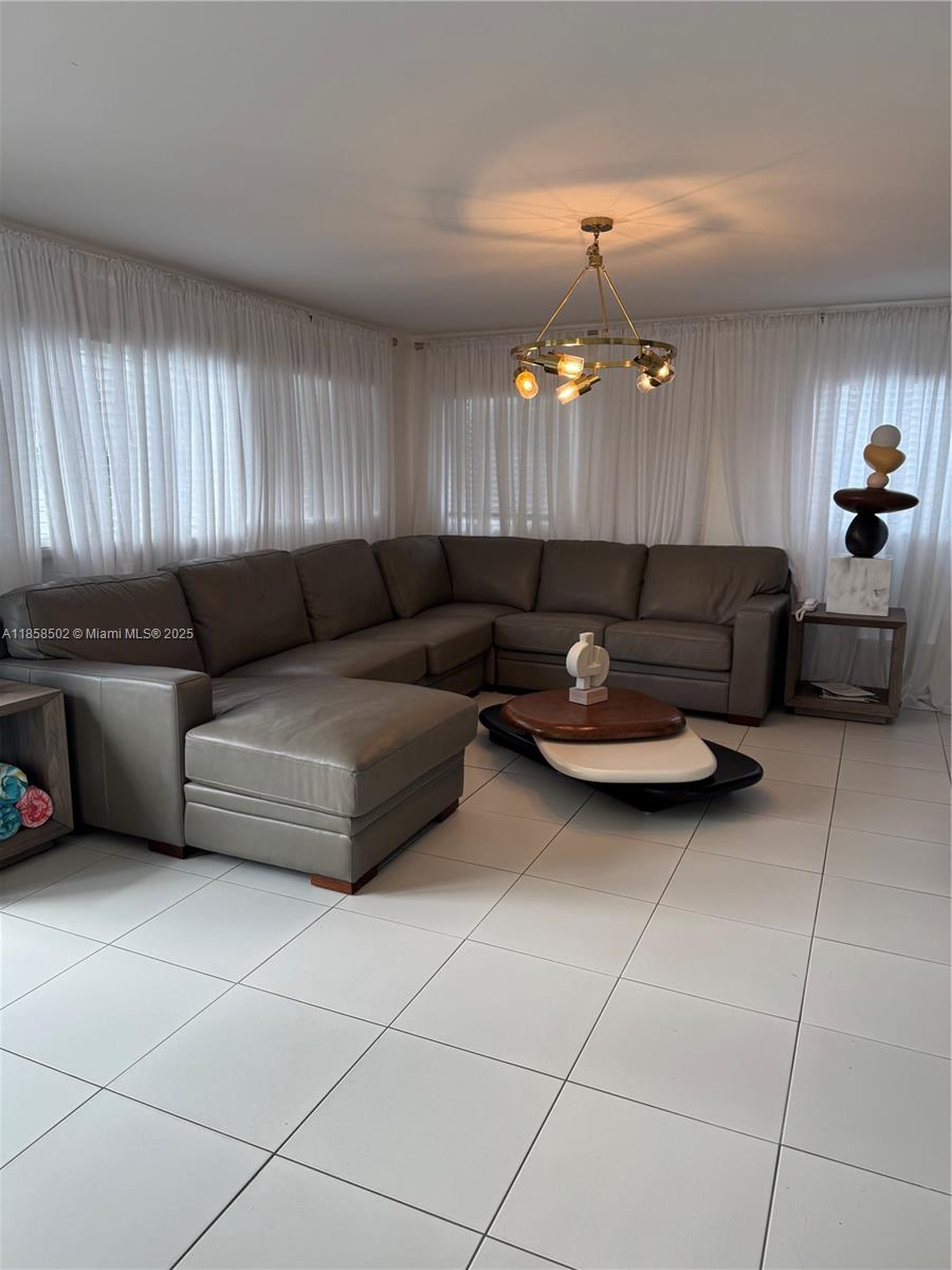 VENICE - Residential Lease