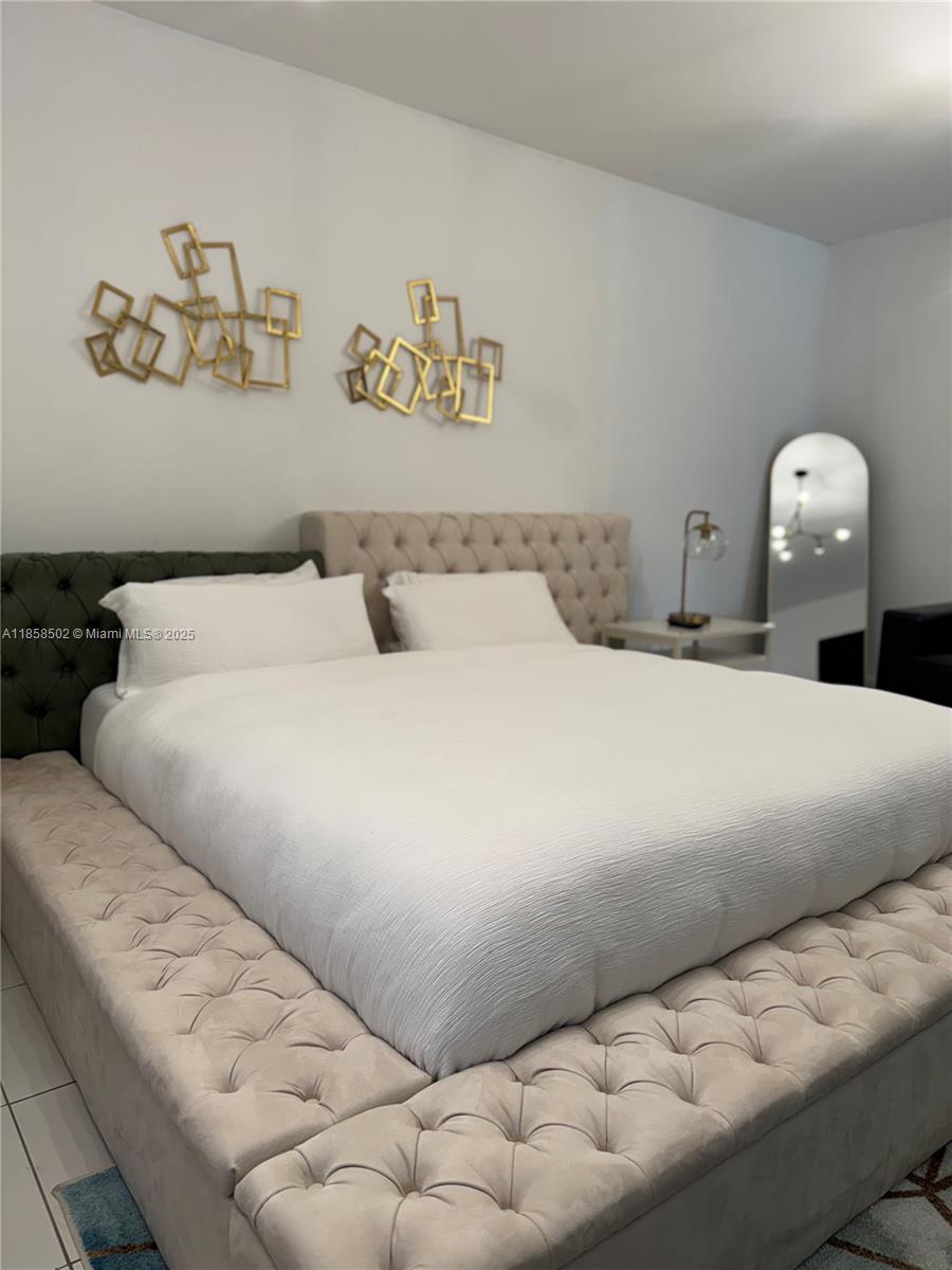 VENICE - Residential Lease